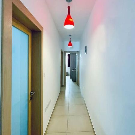 Stylish Modern Central Apartment 4 Paceville San Ġiljan Buitenkant foto