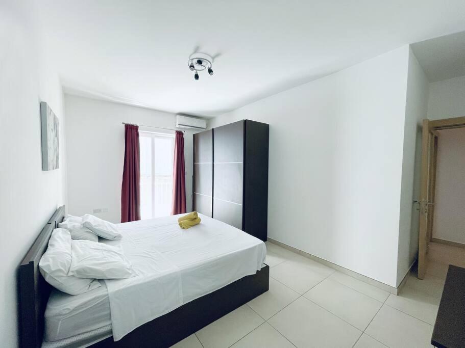 Stylish Modern Central Apartment 4 Paceville San Ġiljan Buitenkant foto